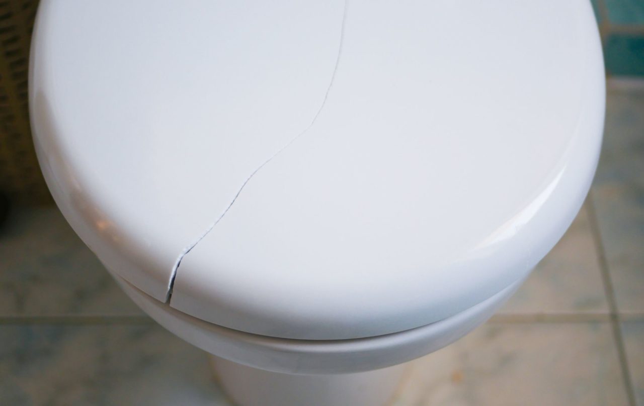 Abattant de WC cassé : H48 Plomberie intervient sous 48h !
