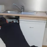Débouchage lavabo par un technicien d'H48 Plomberie.