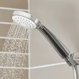 Douchette qui ne fuit pas grâce à H48 Plomberie.