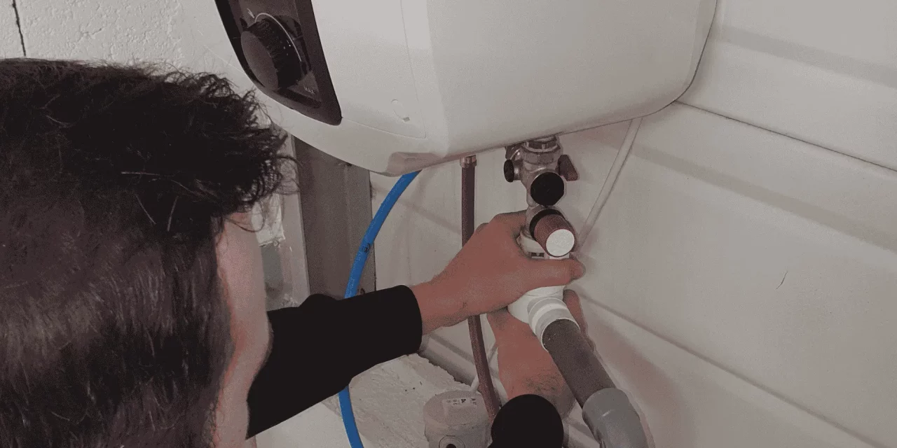 Panne eau chaude : pourquoi et comment réagir ?