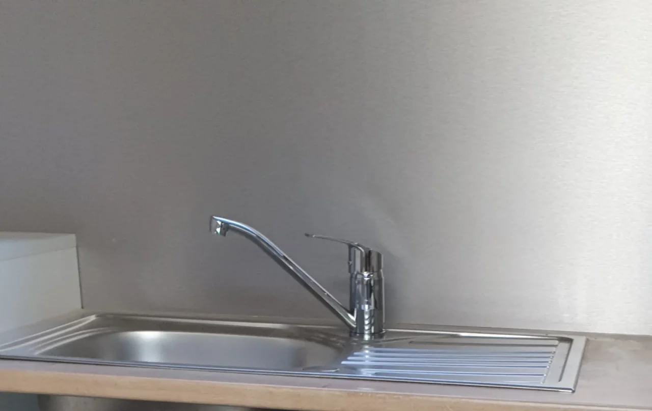 Robinet mitigeur pour un évier installé par H48 Plomberie.