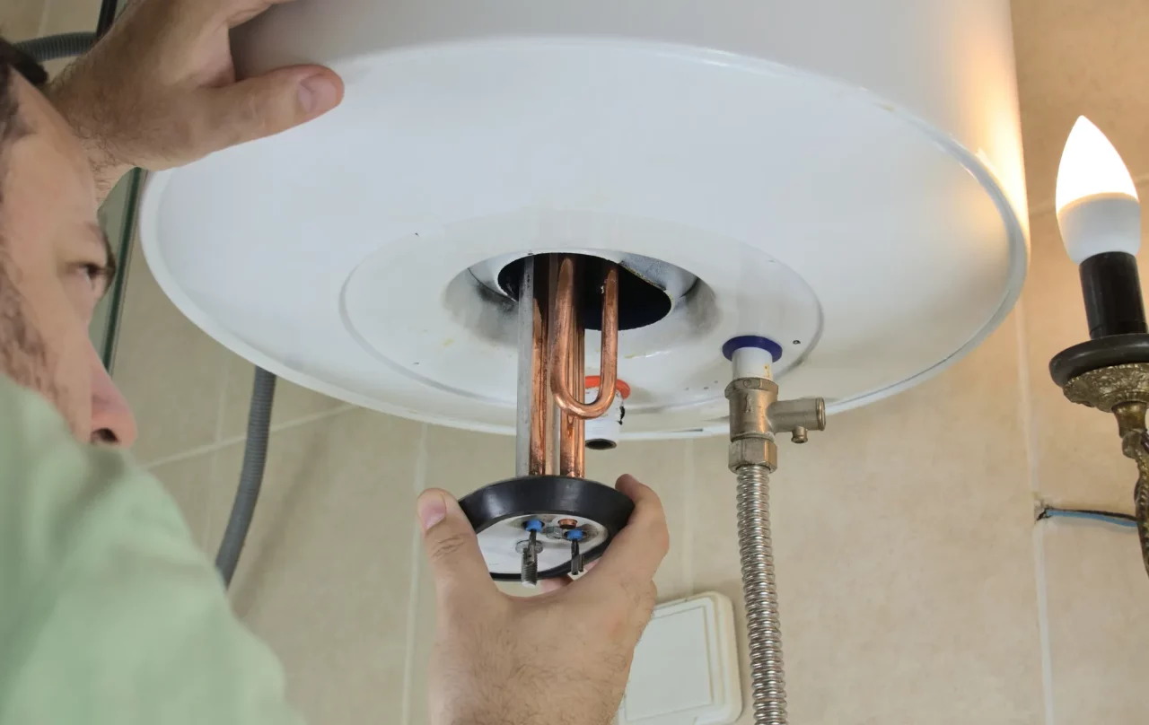 Installation d’un chauffe-eau par H48 Plomberie chez un client.